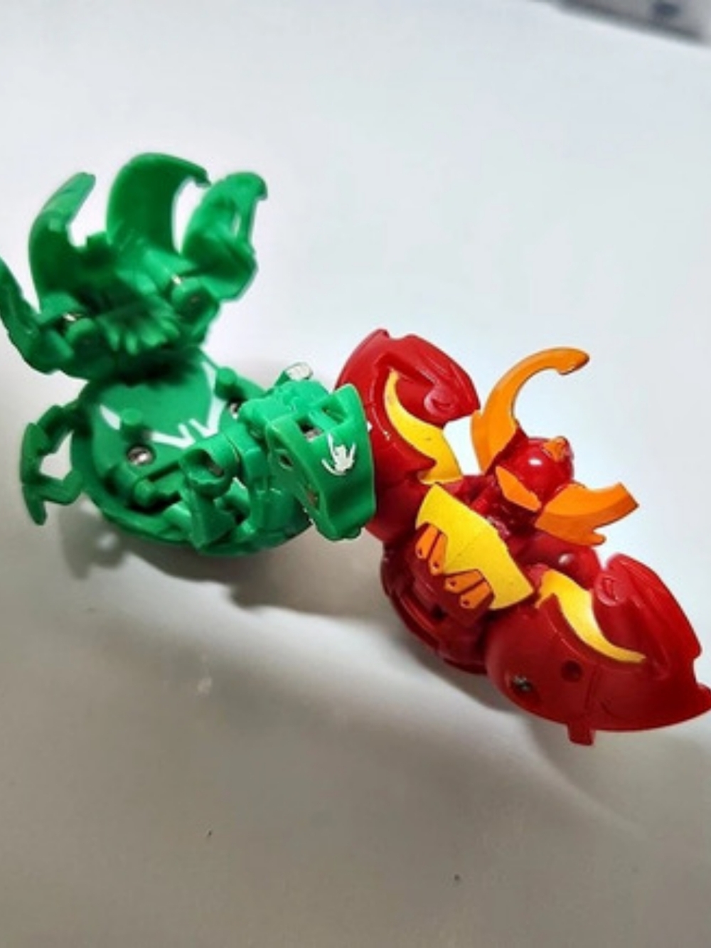 Spin Master Bakugan Battle Brawlers Lot (Ventus Serpenoid and Pyrus Dragonoid)